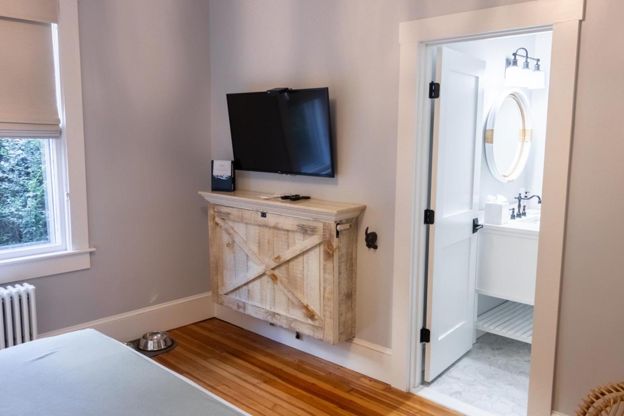 Paws On Pelham (Adults Only) Bed and Breakfast Newport Exteriör bild