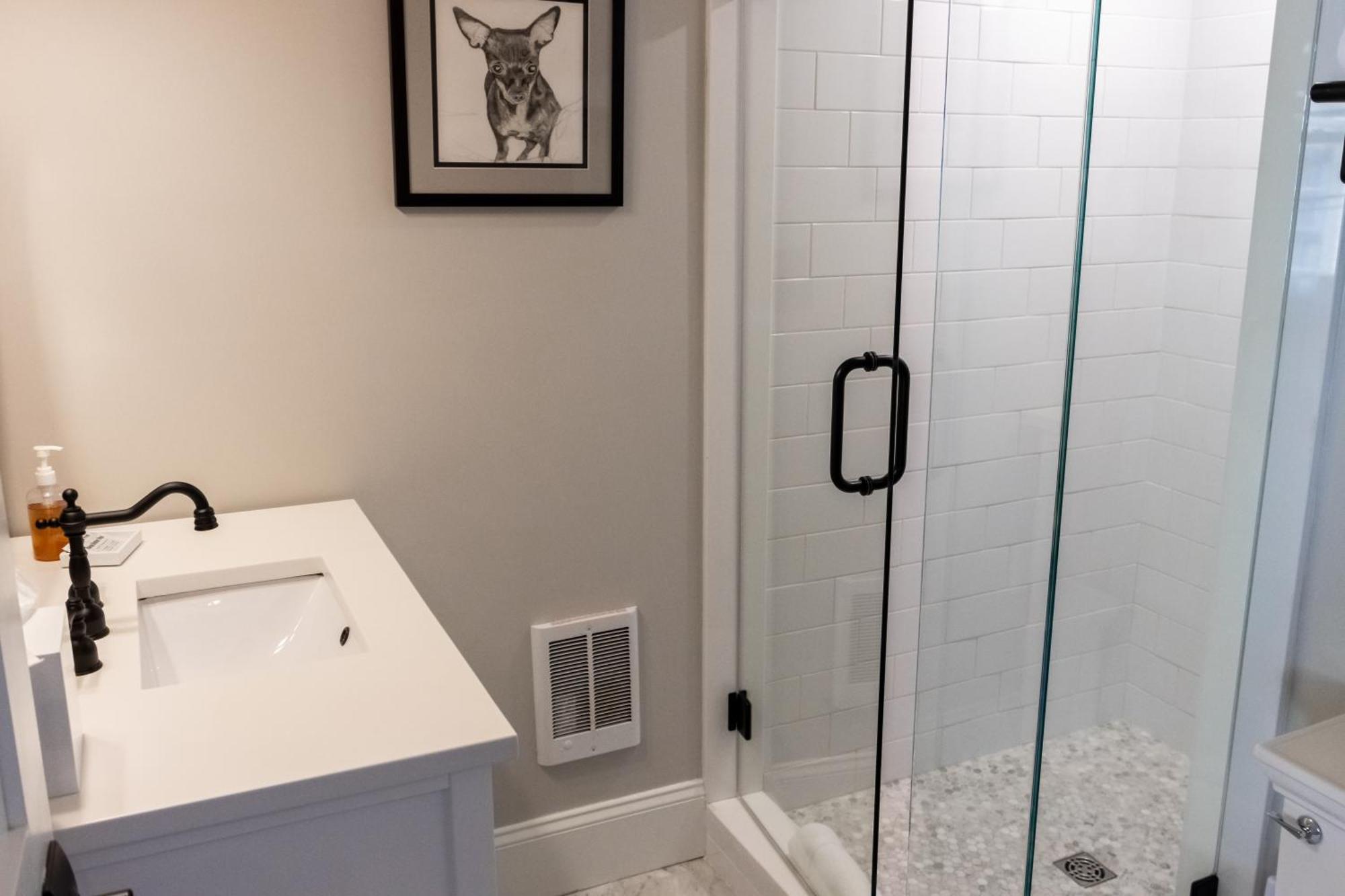 Paws On Pelham (Adults Only) Bed and Breakfast Newport Exteriör bild