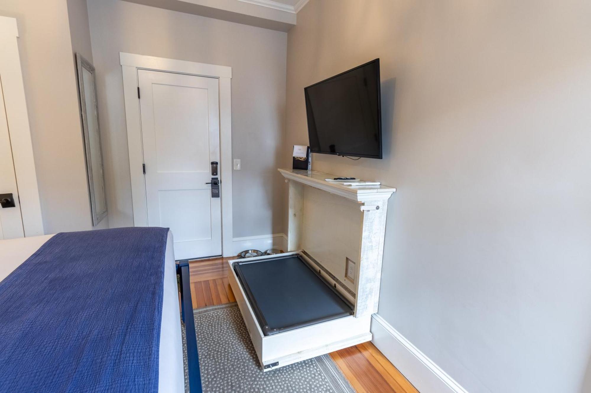 Paws On Pelham (Adults Only) Bed and Breakfast Newport Exteriör bild