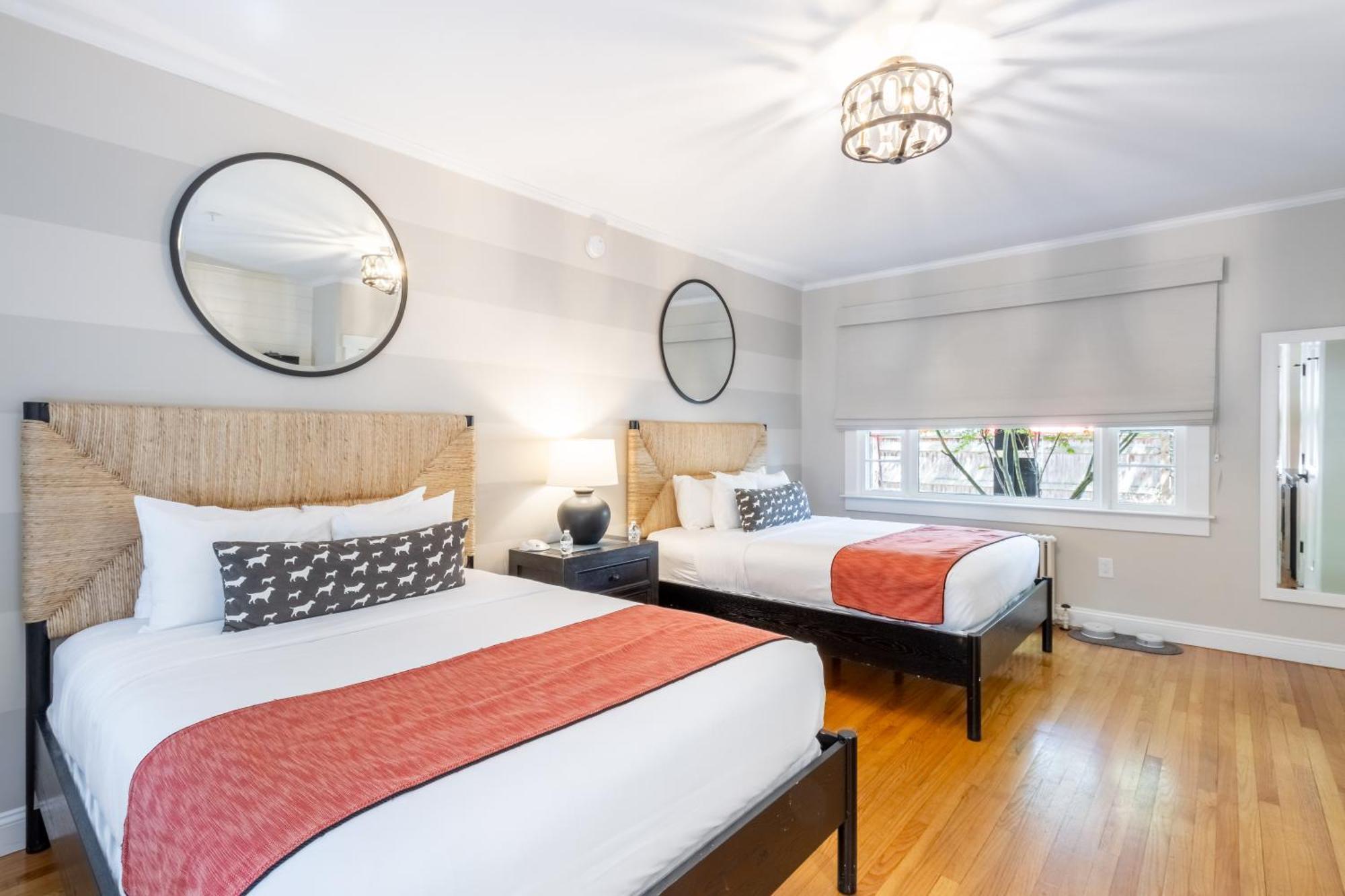 Paws On Pelham (Adults Only) Bed and Breakfast Newport Exteriör bild