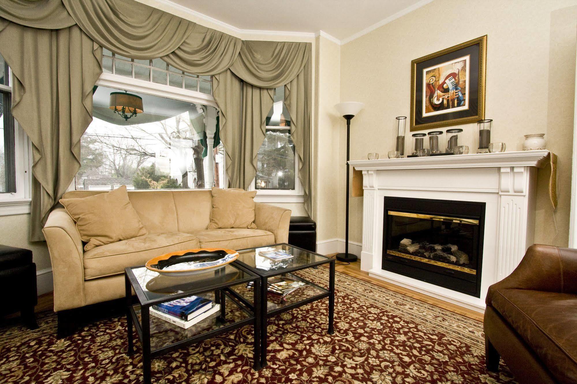 Paws On Pelham (Adults Only) Bed and Breakfast Newport Exteriör bild