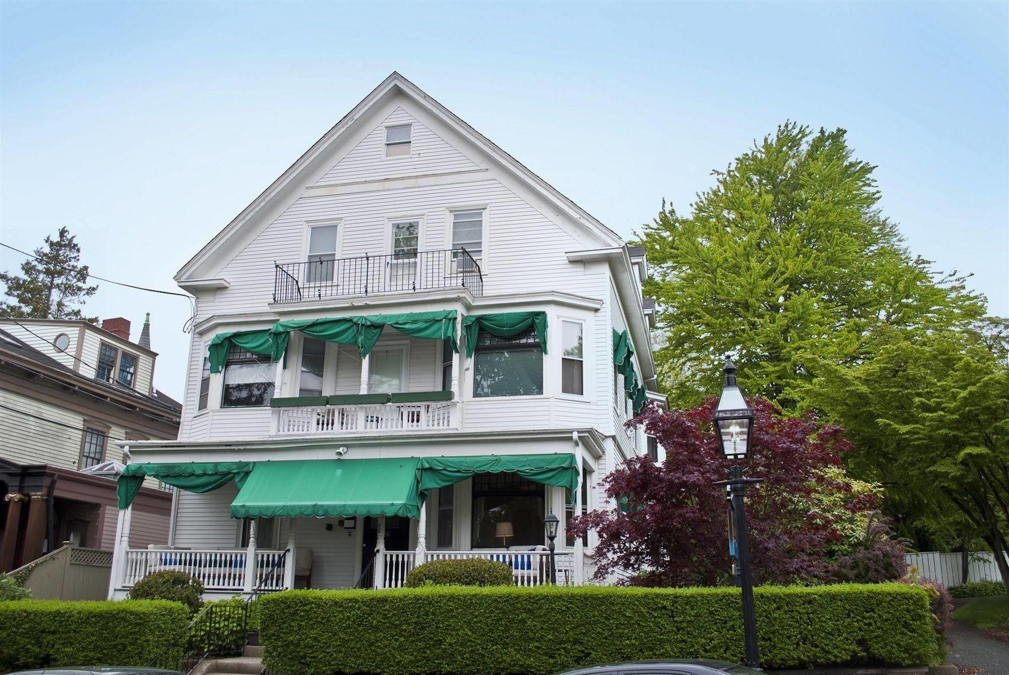 Paws On Pelham (Adults Only) Bed and Breakfast Newport Exteriör bild