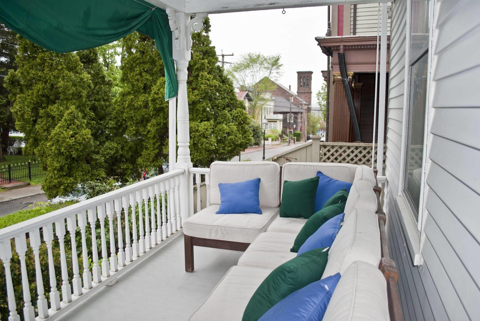 Paws On Pelham (Adults Only) Bed and Breakfast Newport Exteriör bild