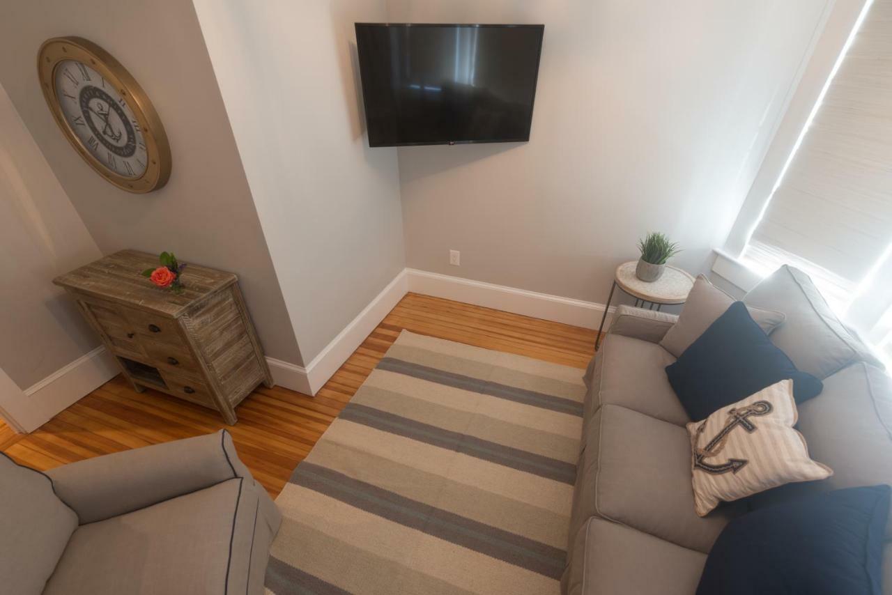 Paws On Pelham (Adults Only) Bed and Breakfast Newport Exteriör bild