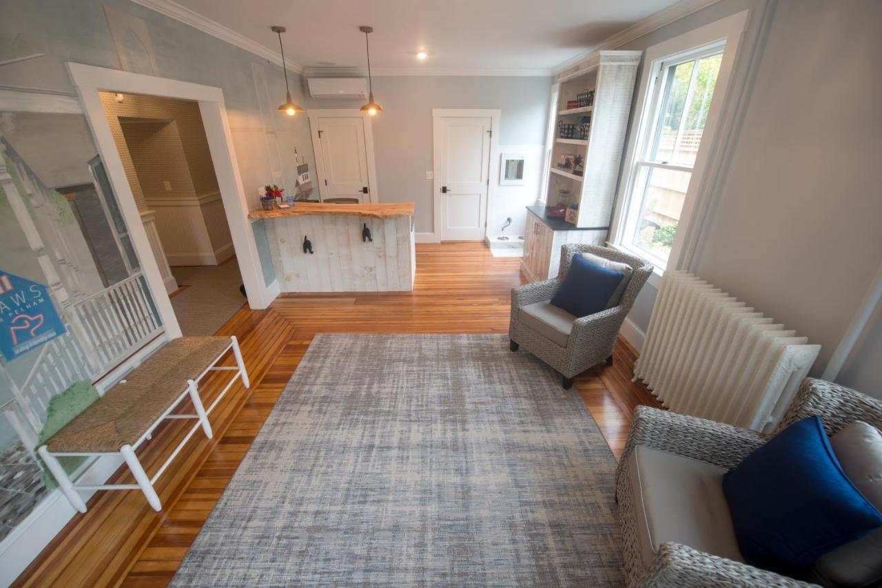 Paws On Pelham (Adults Only) Bed and Breakfast Newport Exteriör bild